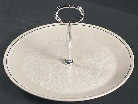 Silhouette Round Serving Plate with Center Handle (Dp) Hc