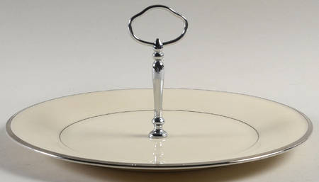 Solitaire Round Serving Plate with Handle (DP)