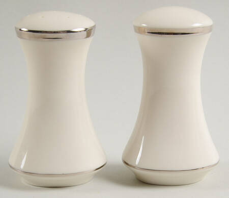 Solitaire Salt & Pepper Set