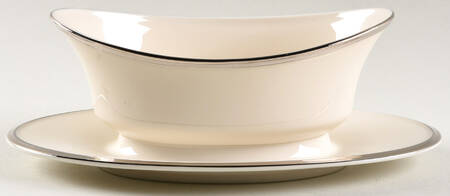 Solitaire Gravy Boat with Attached Underplate