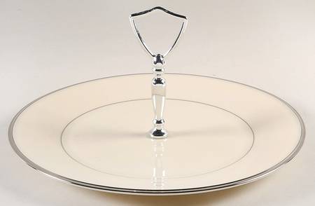 Solitaire Round Serving Plate with Handle (DP)
