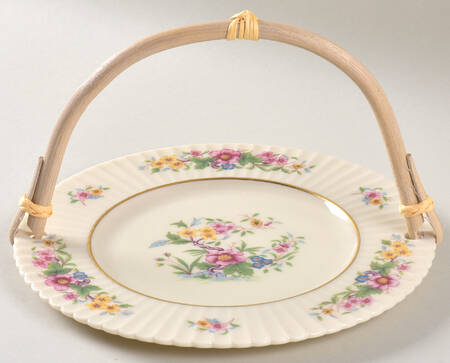 Sonnet 5 3/8"-5 5/8" Bamboo Handled Serving Plate  HC
