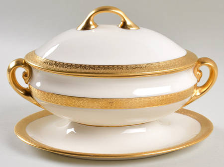 Stanford Sauce Boat with Attached Underplate & Lid