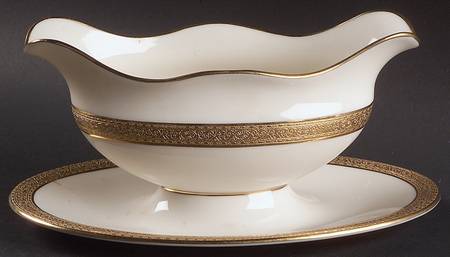 Stanford Gravy Boat with Attached Underplate