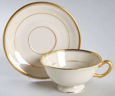 T17 Footed Cup & Saucer Set