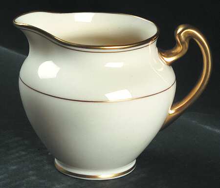 T17 Shape 1636 Creamer