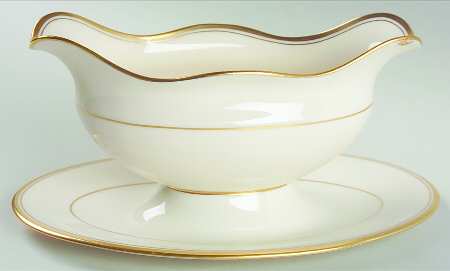 T17 Gravy Boat with Attached Underplate