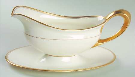 T17 Gravy Boat with Attached Underplate