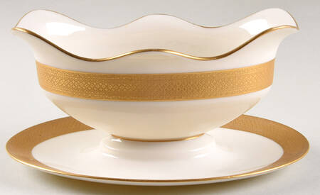 T4 Gravy Boat with Attached Underplate