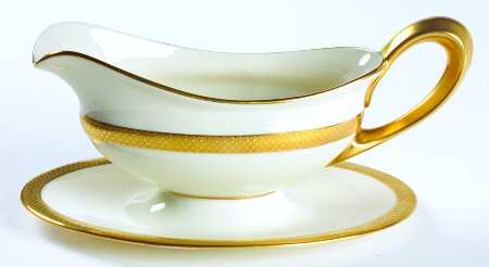 T6 Gravy Boat with Attached Underplate