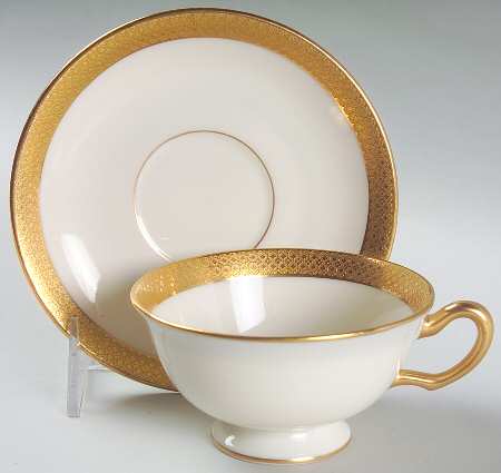 T6 Footed Cup & Saucer Set