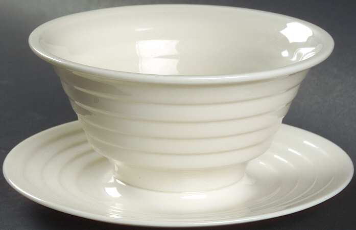 Terrace White Round Gravy Boat/Attached Underplate