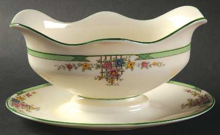 Trellis Gravy Boat with Attached Underplate
