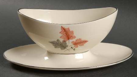 Trio Gravy Boat with Attached Underplate