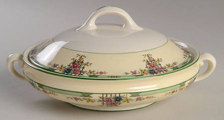 Trellis Ivory Round Covered Vegetable