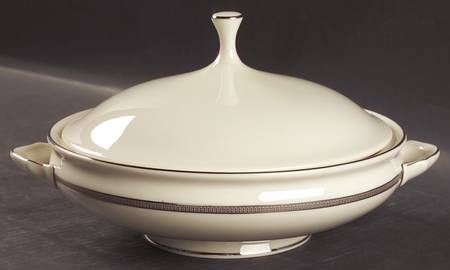 Tuxedo Platinum (Newer, Presidential Shape) Round Covered Vegetable