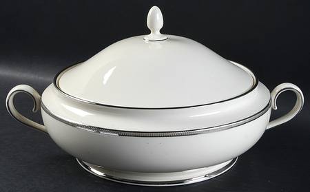 Tuxedo Platinum (Newer, Presidential Shape) 99 Shape Round Covered Vegetable