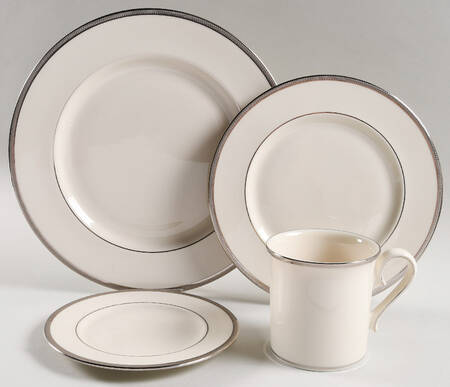 Tuxedo Platinum (Newer, Presidential Shape) 4 Piece Place Setting
