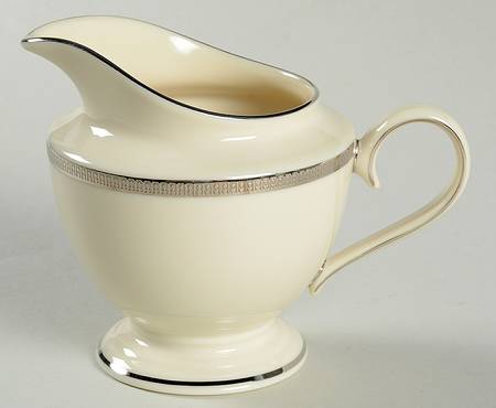 Tuxedo Platinum (Newer, Presidential Shape) 1999 Shape Creamer