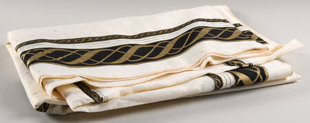 Tyler 62" X 86" Oblong Tablecloth