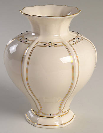 Vanguard Collection (Giftware) 7" Vase