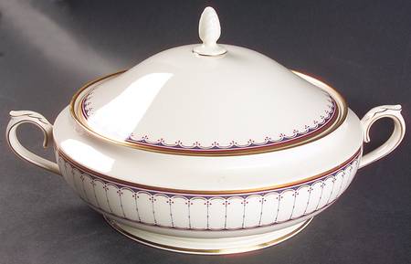 Weymouth Estates Round Covered Vegetable