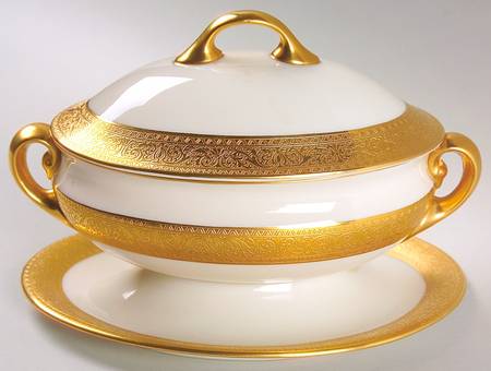 Westchester Sauce Boat & Lid