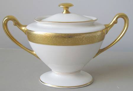 Westchester Shape 743 Sugar Bowl & Lid