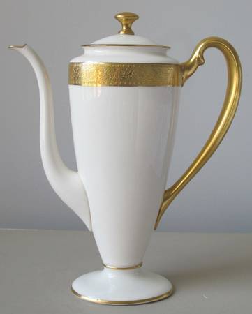 Westchester Shape 741 Coffee Pot & Lid