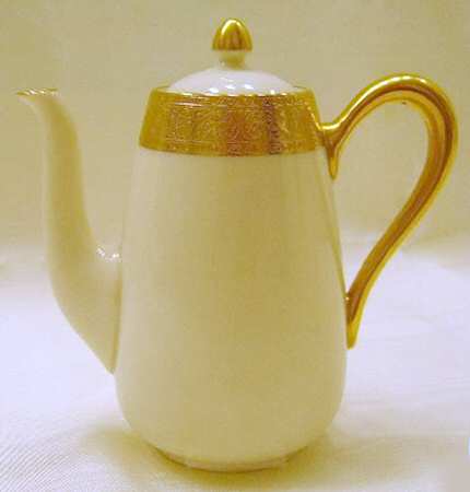 Westchester Shape 933 Breakfast Coffee Pot & Lid