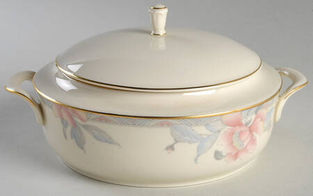 Westwood Small Round Covered Vegetable