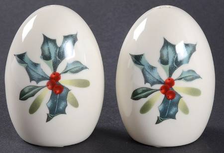 Winter Greetings Salt & Pepper Set