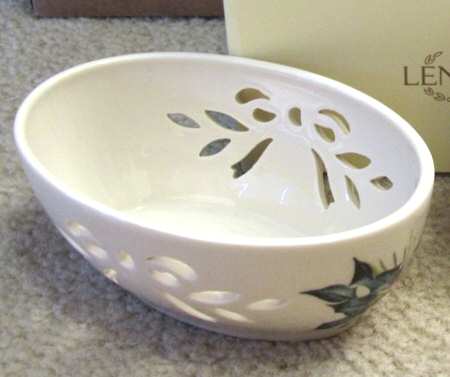 Winter Greetings Pierced Oval Box No Lid