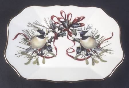 Winter Greetings 9" Scalloped Tray