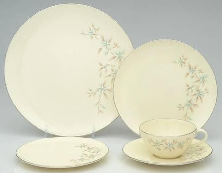 Wyndcrest 40 Piece Estate Set