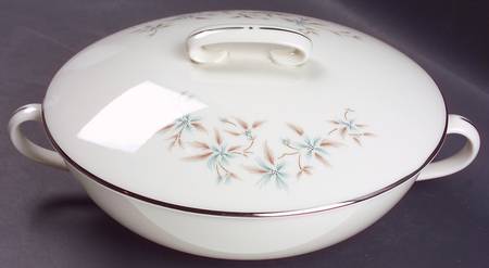 Wyndcrest Round Covered Vegetable