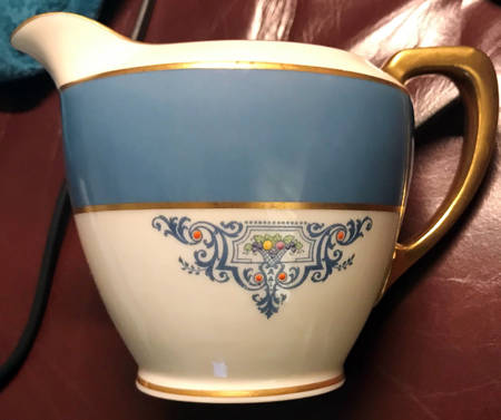 X112f Shape 1963  Creamer