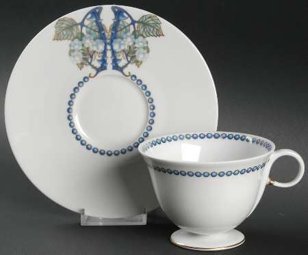 Mures (Blackberry) Footed Cup & Saucer Set