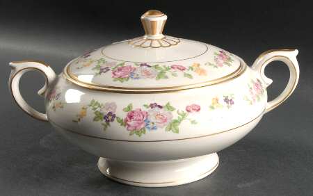 Dolly Madison Round Covered Vegetable