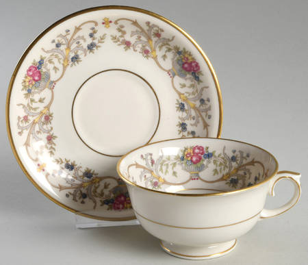 Dorothea Footed Cup & Saucer Set