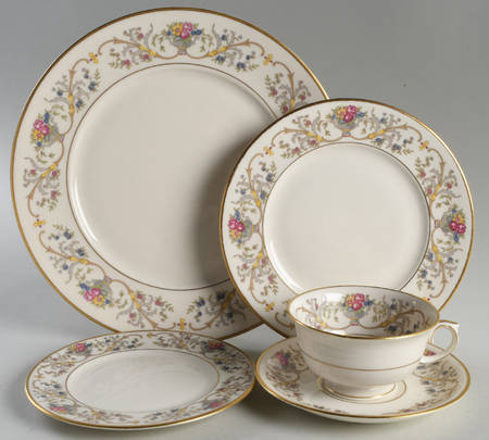 Dorothea 5 Piece Place Setting