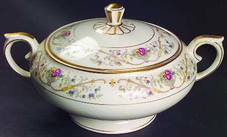 Dorothea Round Covered Vegetable
