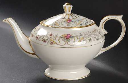 Dorothea Teapot & Lid