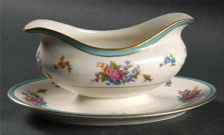 Elizabeth Leigh Gravy Boat with Attached Underplate