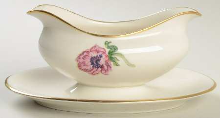 Field Lily Gravy Boat with Attached Underplate