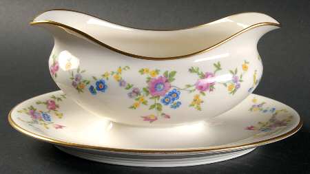 Marianna Gravy Boat with Attached Underplate