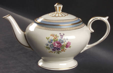 Martha Washington Teapot & Lid
