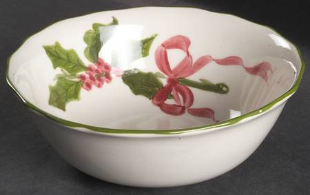 Holly (Green Trim) 7" Round Vegetable Bowl