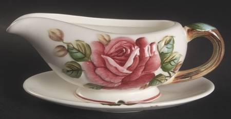 Americana Gravy Boat with Attached Underplate