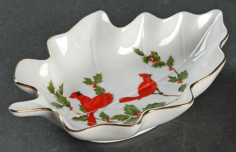 Cardinal Leaf Shaped Dish